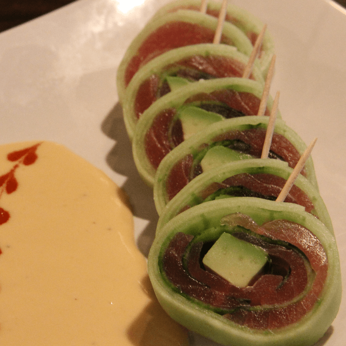 Naruto ( Cucumber wrapped roll)