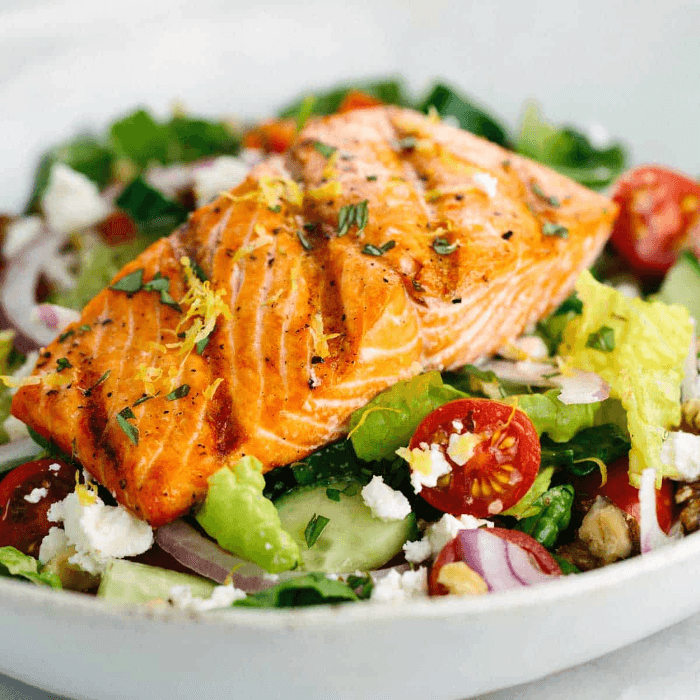 Small Grilled Salmon Salad