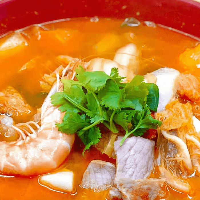 N12. Spicy Beef And Seafood Noodle 三鮮炒碼麵.