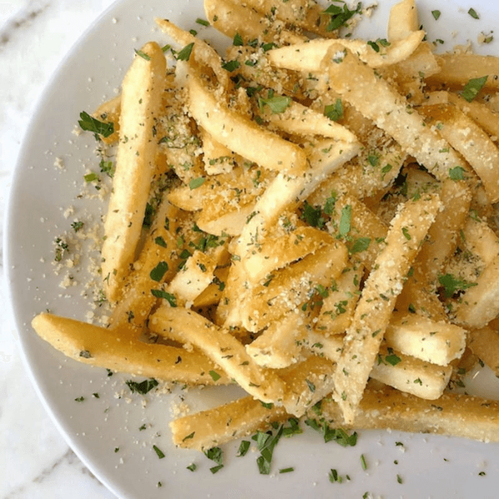 Crispy Fries: Perfect Pizza and Italian Favorites