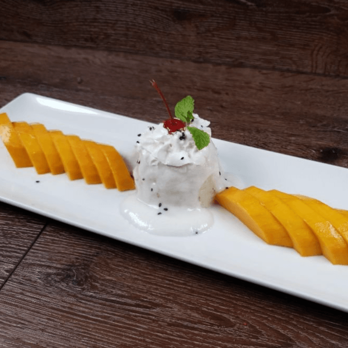 Mango with Sweet Sticky Rice (Seasonal).