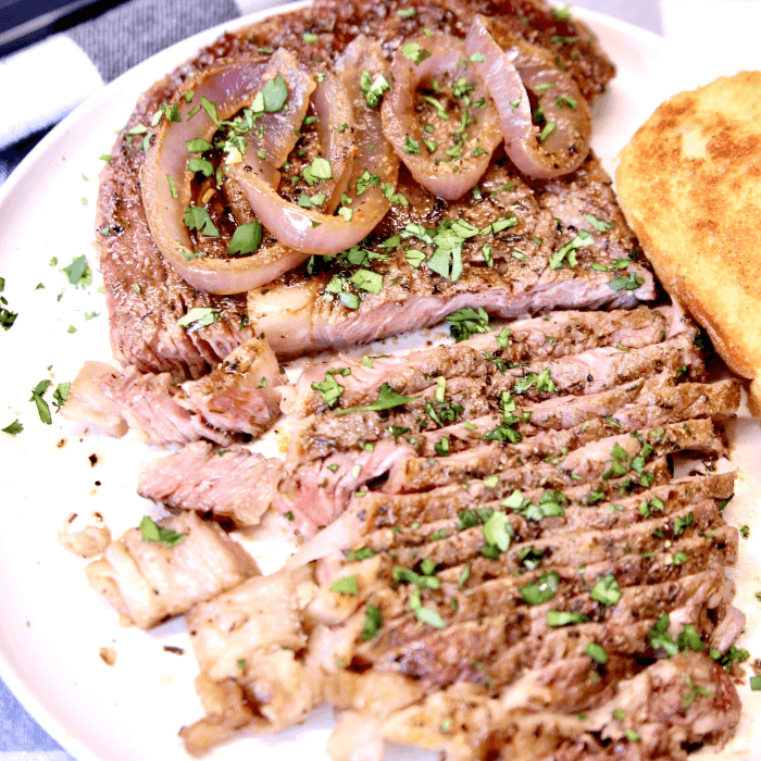 1⁄2 lb Grilled Steak with Onions