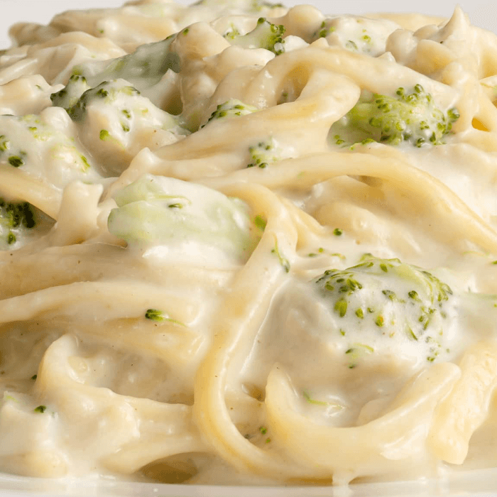 Chicken Fettuccini Alfredo Broccoli