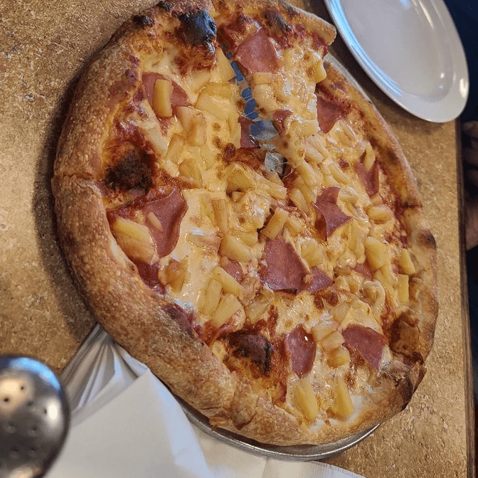 Hawaiian Pizza (Medium 12'' (6 Slices)).