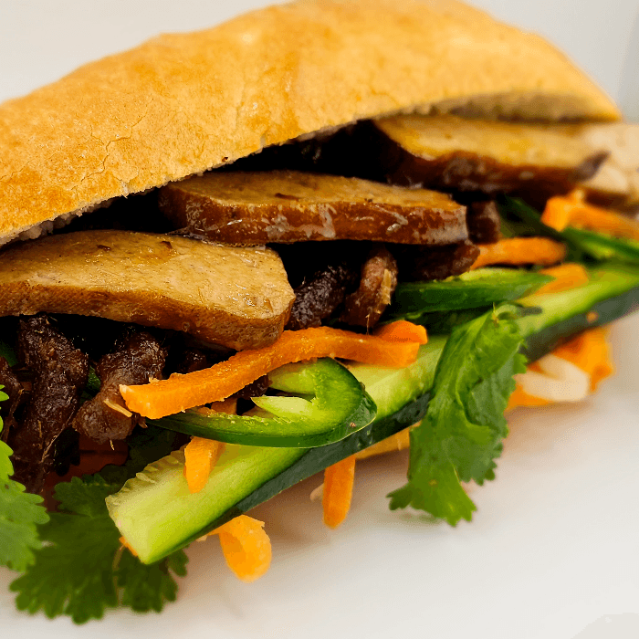 V1. Bánh Mỉ Chay (Vegetarian - Soy Curls/Tofu).