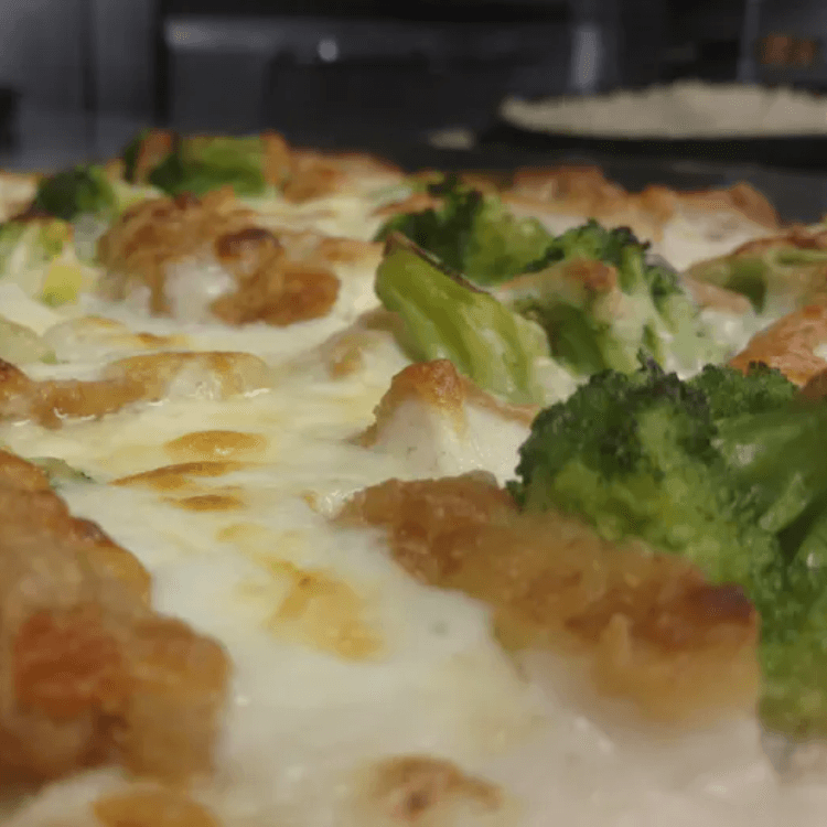 Chicken Broccoli Alfredo Pizza (Small 10")