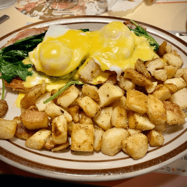 Eggs Benedict: A Diner Classic