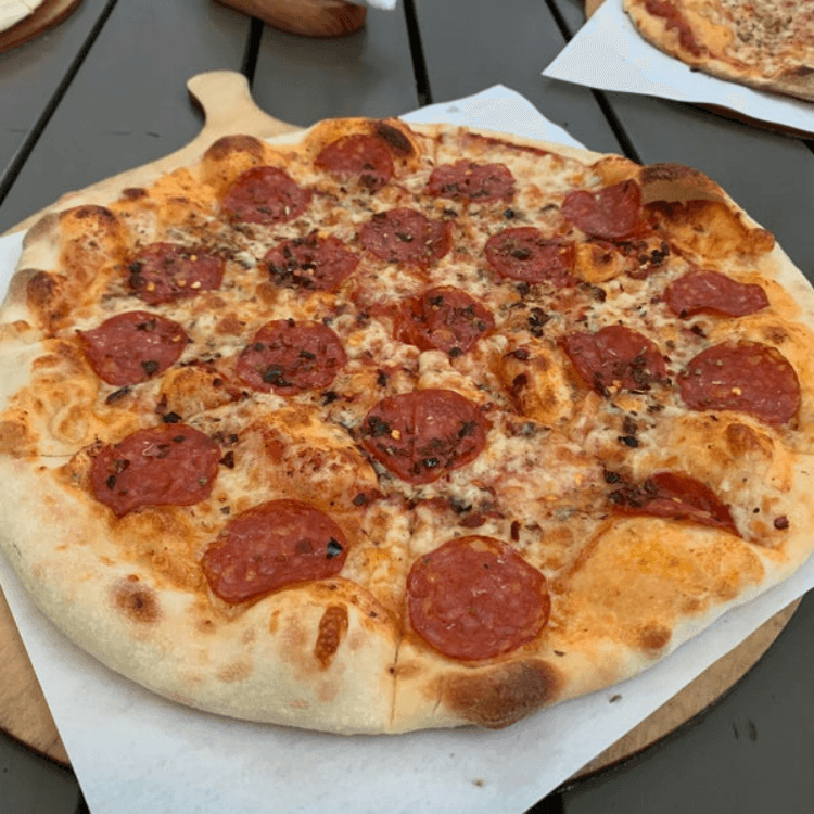 Deep Dish La Famiglia Pizza (10" Medium)