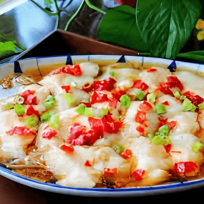 Fish Fillets with Diced Peppers and Bean Sprouts 剁椒鱼⽚.
