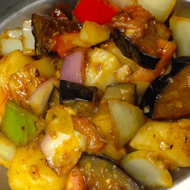 Vegan Baingan Do Aloo