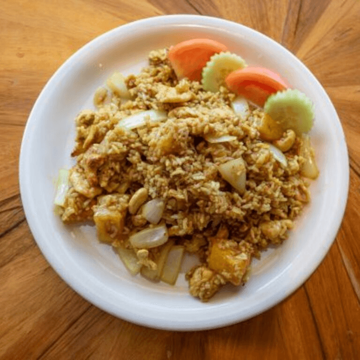 Pineapple Fried Rice with Cashew.