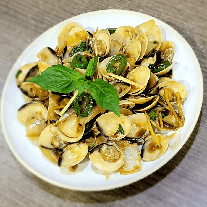 Stir Fry Clams with Ginger and Onion