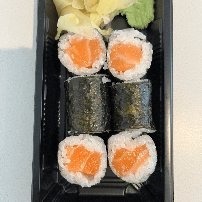 Sakemaki (Salmon Roll)