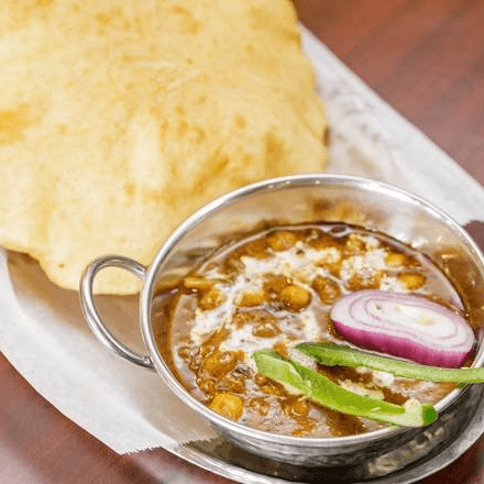 Chole Bhatura (Two Pieces)