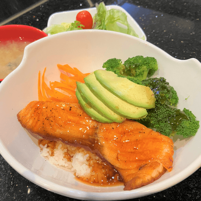 Salmon Teriyaki (L).