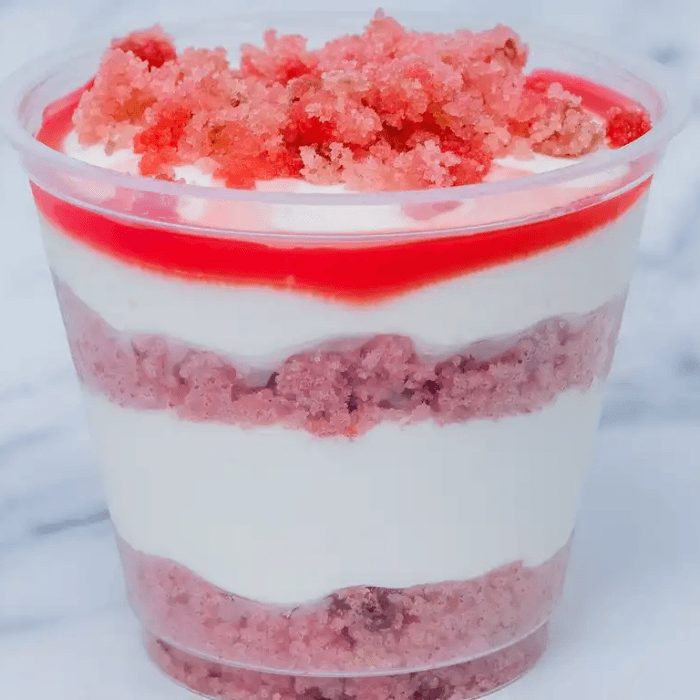 Crumble Cup: Strawberry Cheesecake.