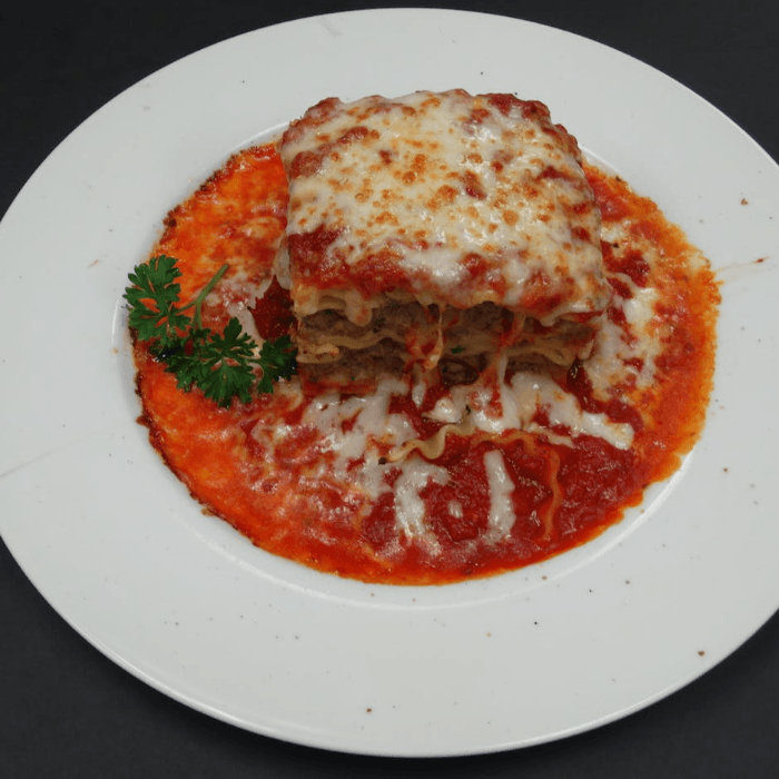 Delicious Italian Fare: Pizza, Pasta, and More