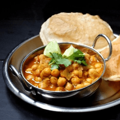 Choley Puri (Garbanzo Curry with Puff Bread)