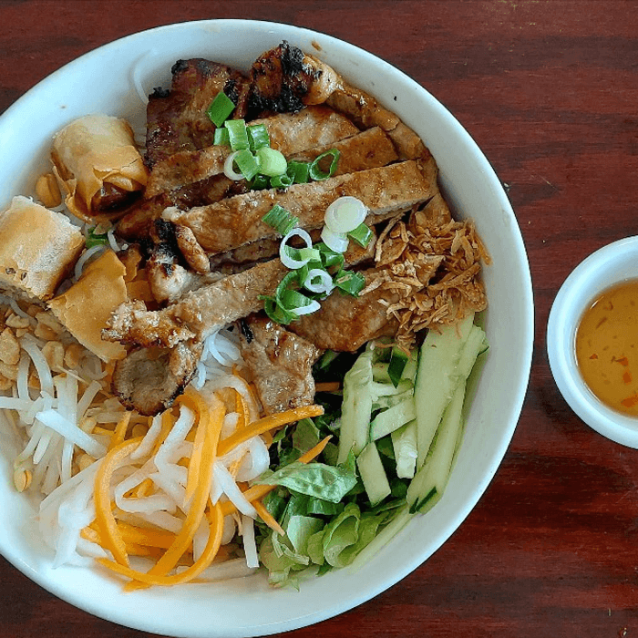 V7. Grilled Beef Vermicelli and Spring Roll  (Bun bo cha gio)