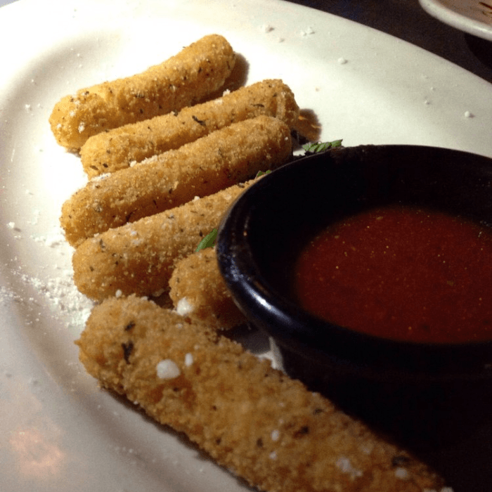 Crunchy Mozzarella Sticks: A Cheesy Delight