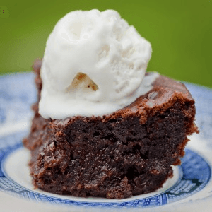 Brownnie W/ Vanilla Bean Ice Cream