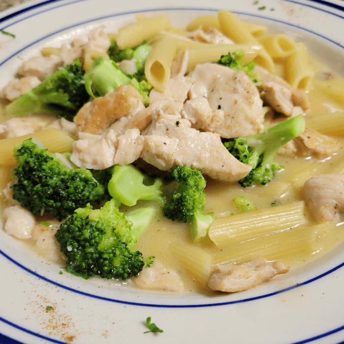 Rigatoni with Chicken and Broccoli